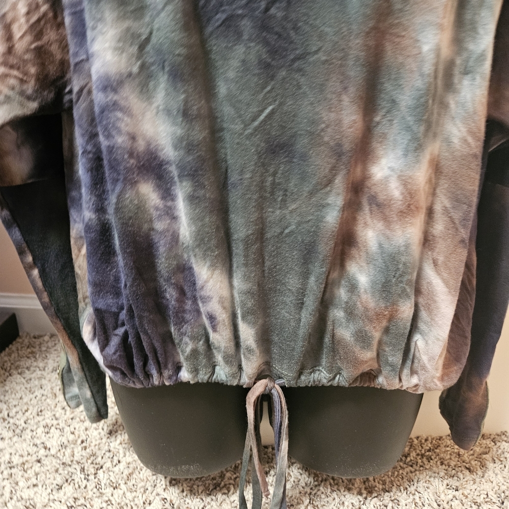 VENUS Earthy Tie-Dye Cold Shoulder Long Sleeve Top With Grommet Sleeves - Picture 4 of 13